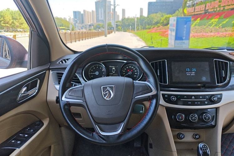 Used Baojun 730 2015 1.8L Manual Comfort ESP Version 7-seater Steering Wheel