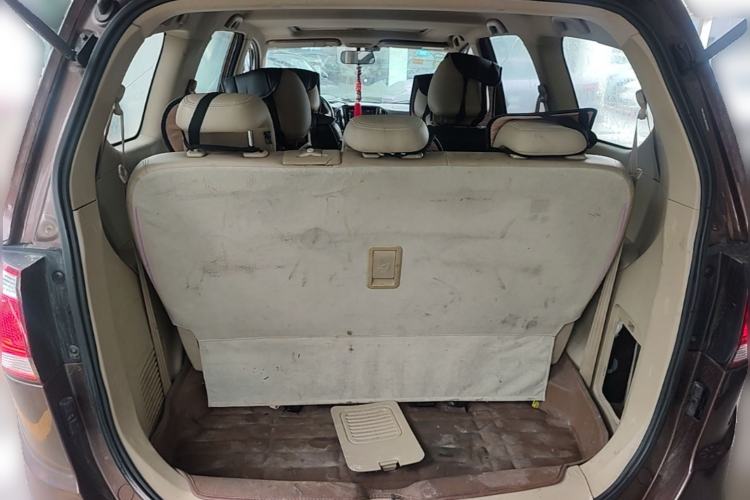 Used Baojun 730 2015 1.8L Manual Luxury Navigation ESP Version 7-seater Trunk