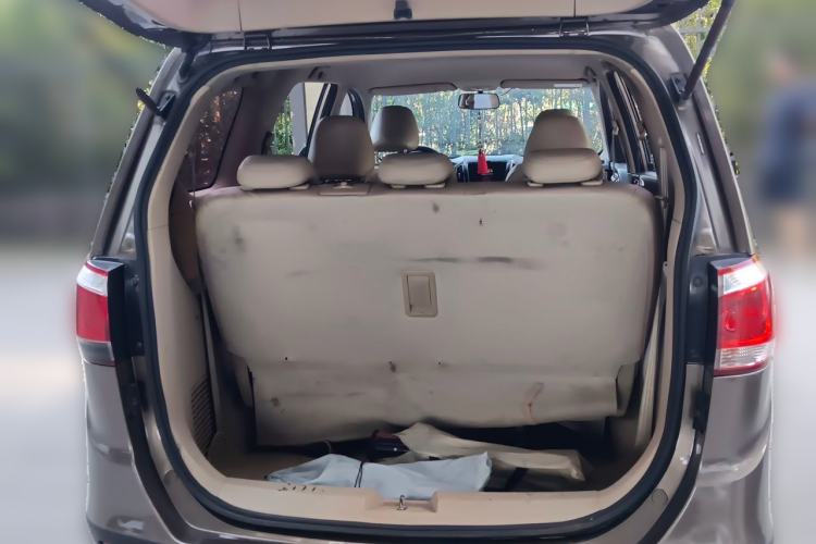 Used Baojun 730 2015 1.8L Manual Comfort ESP Version 7-seater Trunk