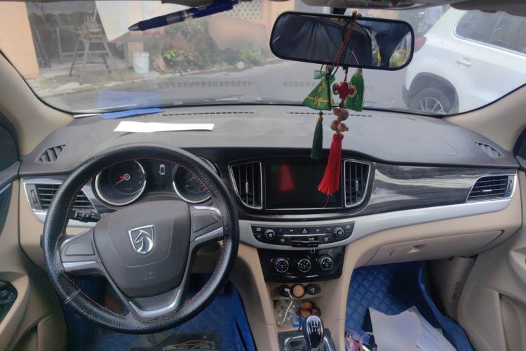 Used Baojun 730 2015 1.8L Manual Comfort ESP Version 7-seater Center Console