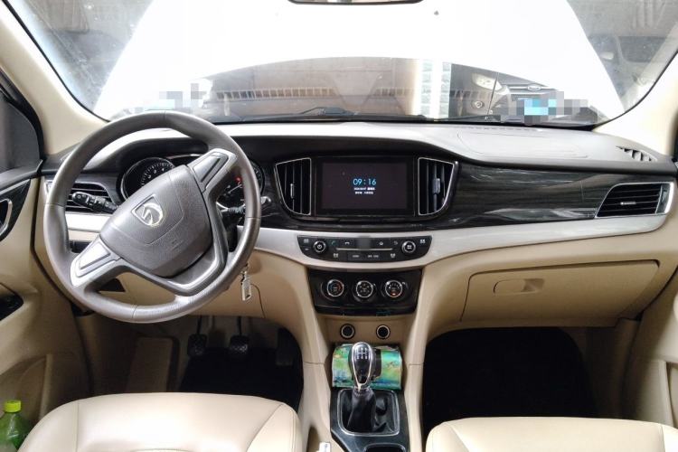 Used Baojun 730 2015 1.8L Manual Comfort ESP Version 7-seater Center Console