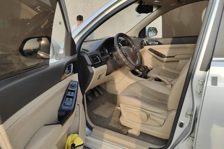 Used Baojun 730 2015 1.8L Manual Luxury Navigation ESP Version 7-seater Driver Seat