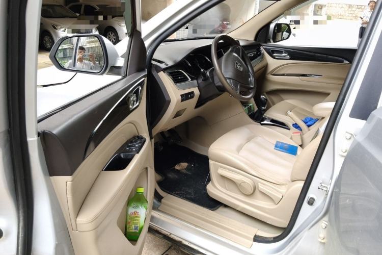Used Baojun 730 2015 1.8L Manual Comfort ESP Version 7-seater Driver Seat