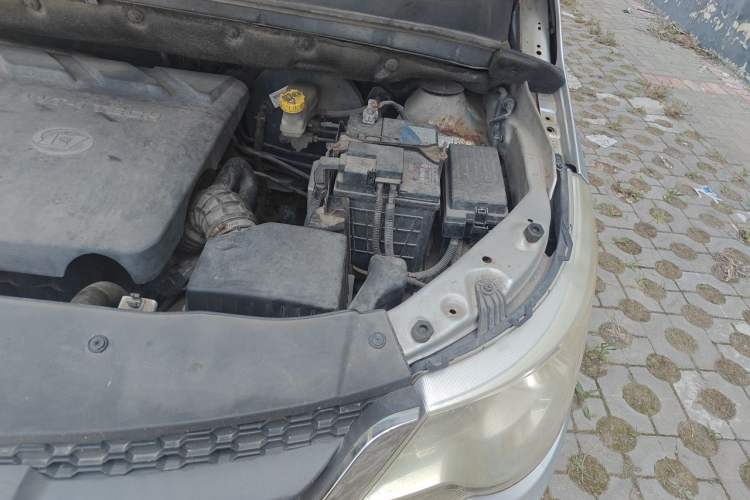 Used Baojun 730 2015 1.8L Manual Luxury Navigation ESP Version 7-seater Engine Bay Left