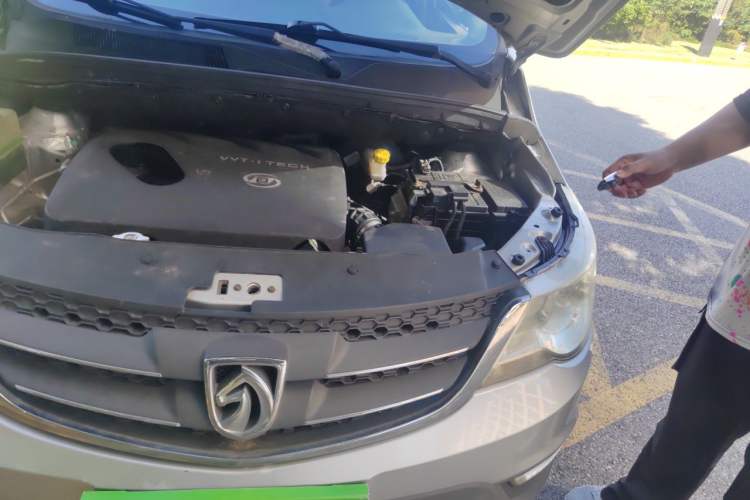 Used Baojun 730 2015 1.8L Manual Luxury Navigation ESP Version 7-seater Engine Bay Left