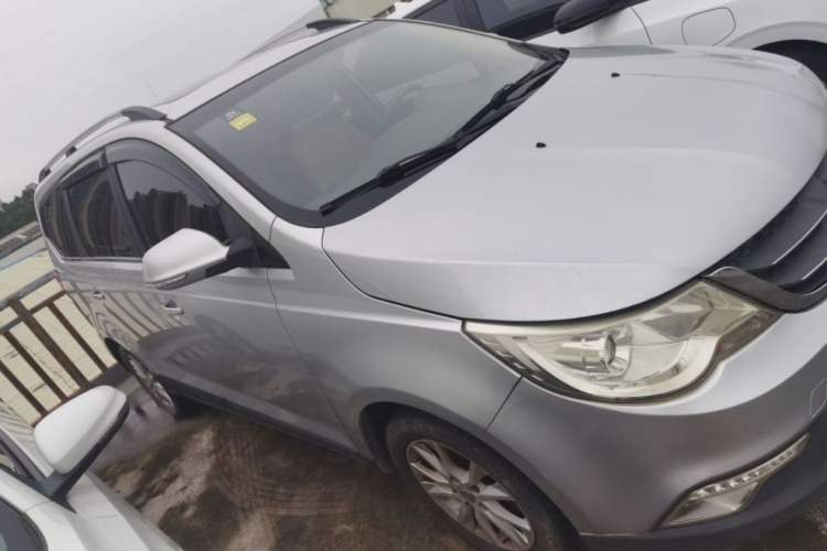 Used Baojun 730 2015 1.8L Manual Luxury Navigation ESP Version 7-seater Exterior 2