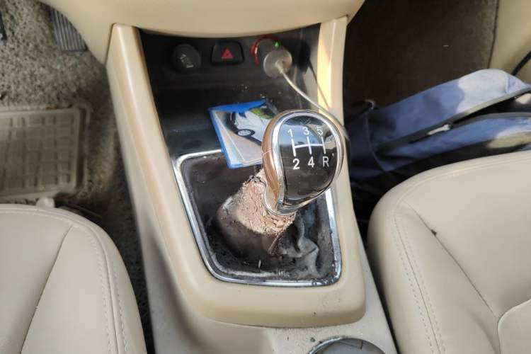 Used Baojun 730 2015 1.8L Manual Luxury Navigation ESP Version 7-seater Gear Lever