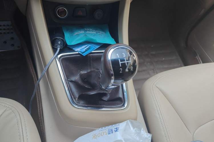 Used Baojun 730 2015 1.8L Manual Luxury Navigation ESP Version 7-seater Gear Lever
