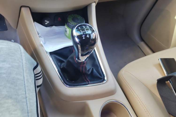 Used Baojun 730 2015 1.8L Manual Luxury Navigation ESP Version 7-seater Gear Lever