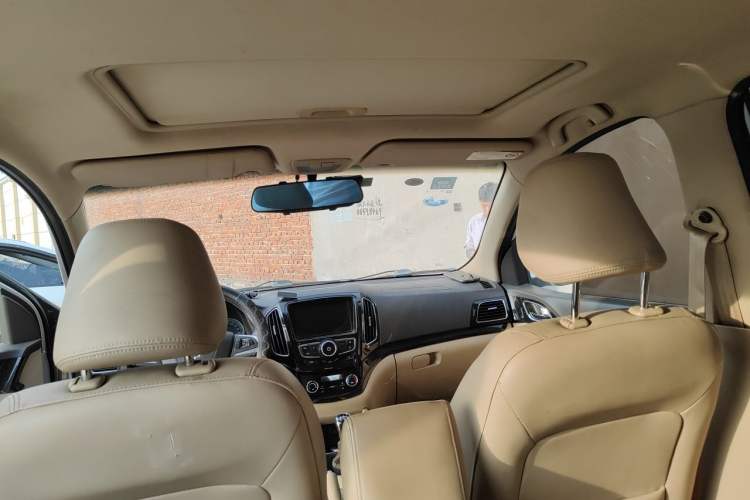 Used Baojun 730 2015 1.8L Manual Luxury Navigation ESP Version 7-seater Headliner