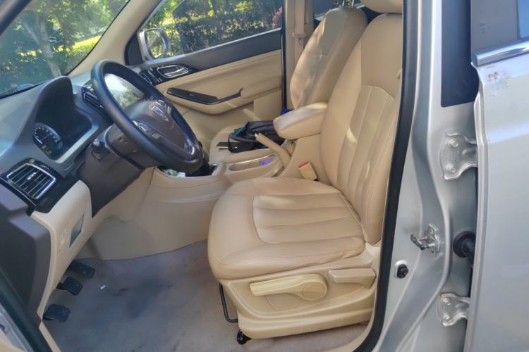 Used Baojun 730 2015 1.8L Manual Luxury Navigation ESP Version 7-seater Left Front Seat