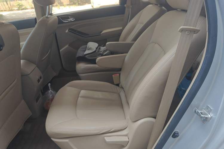 Used Baojun 730 2015 1.8L Manual Luxury Navigation ESP Version 7-seater Left Rear Seat