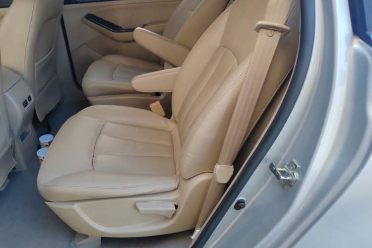 Used Baojun 730 2015 1.8L Manual Luxury Navigation ESP Version 7-seater Left Rear Seat
