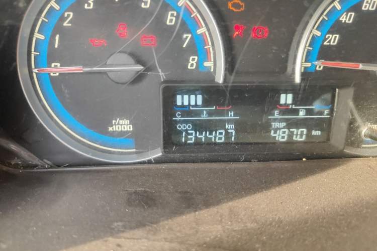 Used Baojun 730 2015 1.8L Manual Luxury Navigation ESP Version 7-seater Odometer Close Up