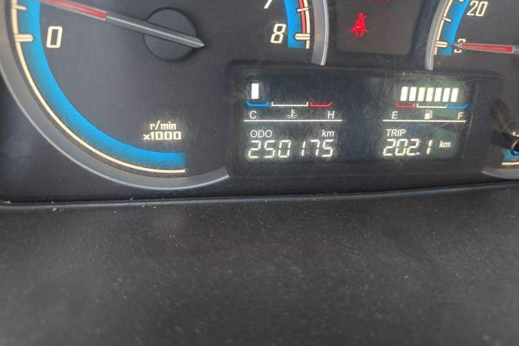 Used Baojun 730 2015 1.8L Manual Luxury Navigation ESP Version 7-seater Odometer Close Up