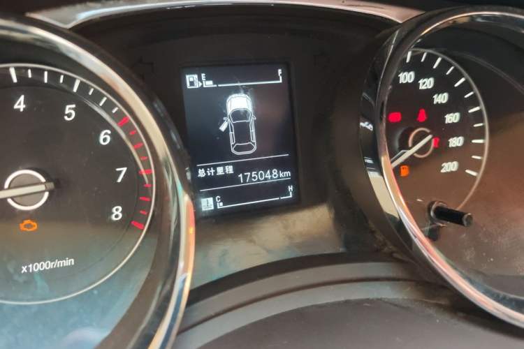 Used Baojun 730 2015 1.8L Manual Luxury Navigation ESP Version 7-seater Odometer Close Up