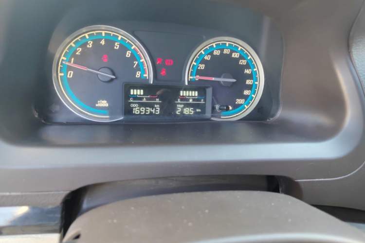 Used Baojun 730 2015 1.8L Manual Luxury Navigation ESP Version 7-seater Odometer Close Up