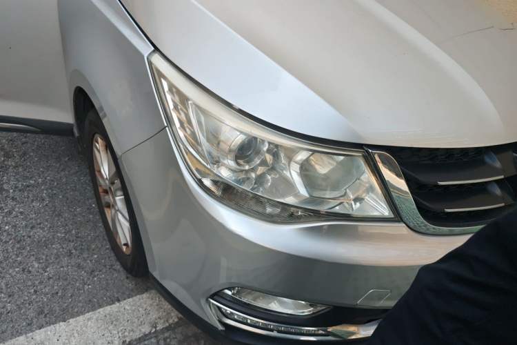 Used Baojun 730 2015 1.8L Manual Luxury Navigation ESP Version 7-seater Right Front Headlight