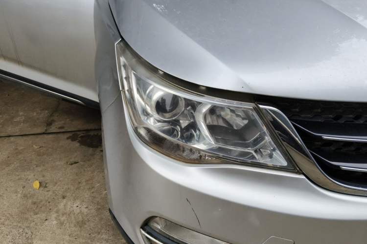 Used Baojun 730 2015 1.8L Manual Comfort ESP Version 7-seater Right Front Headlight