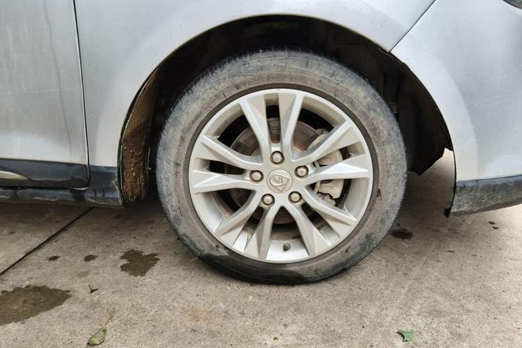 Used Baojun 730 2015 1.8L Manual Comfort ESP Version 7-seater Right Front Wheel Hub