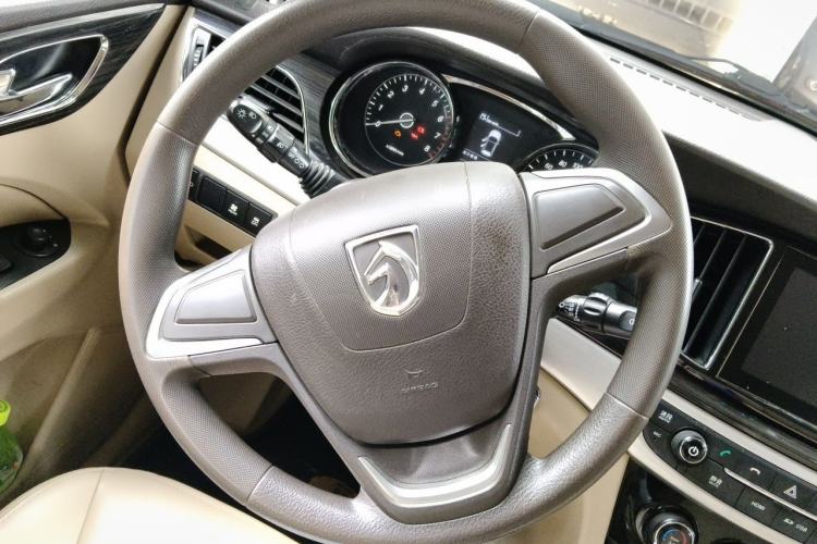 Used Baojun 730 2015 1.8L Manual Comfort ESP Version 7-seater Steering Wheel