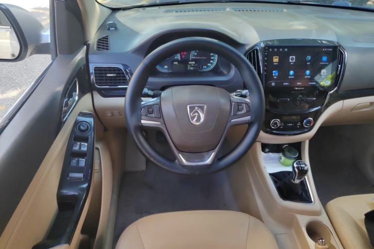 Used Baojun 730 2015 1.8L Manual Luxury Navigation ESP Version 7-seater Steering Wheel