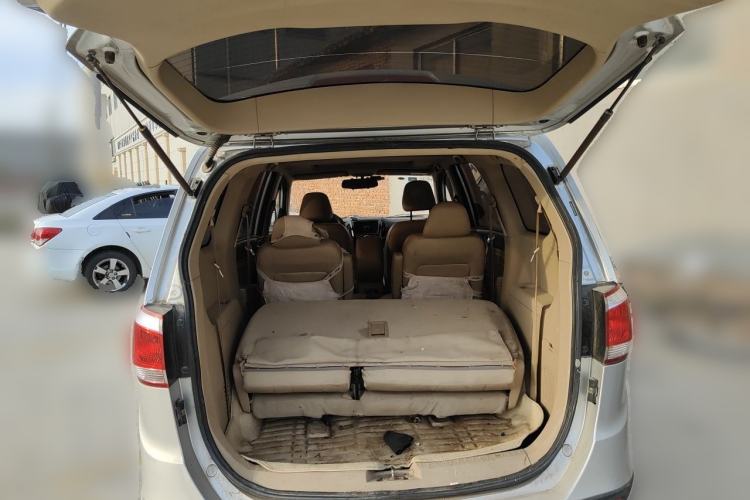 Used Baojun 730 2015 1.8L Manual Luxury Navigation ESP Version 7-seater Trunk