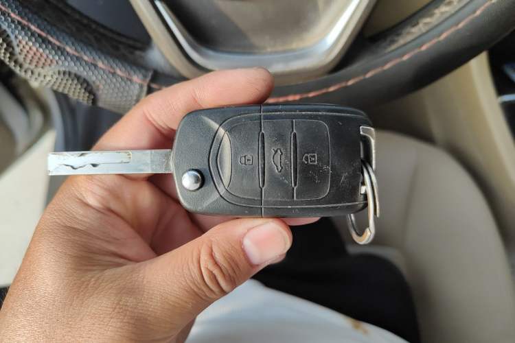 Used Baojun 730 2015 1.8L Manual Luxury Navigation ESP Version 7-seater Vehicle Key