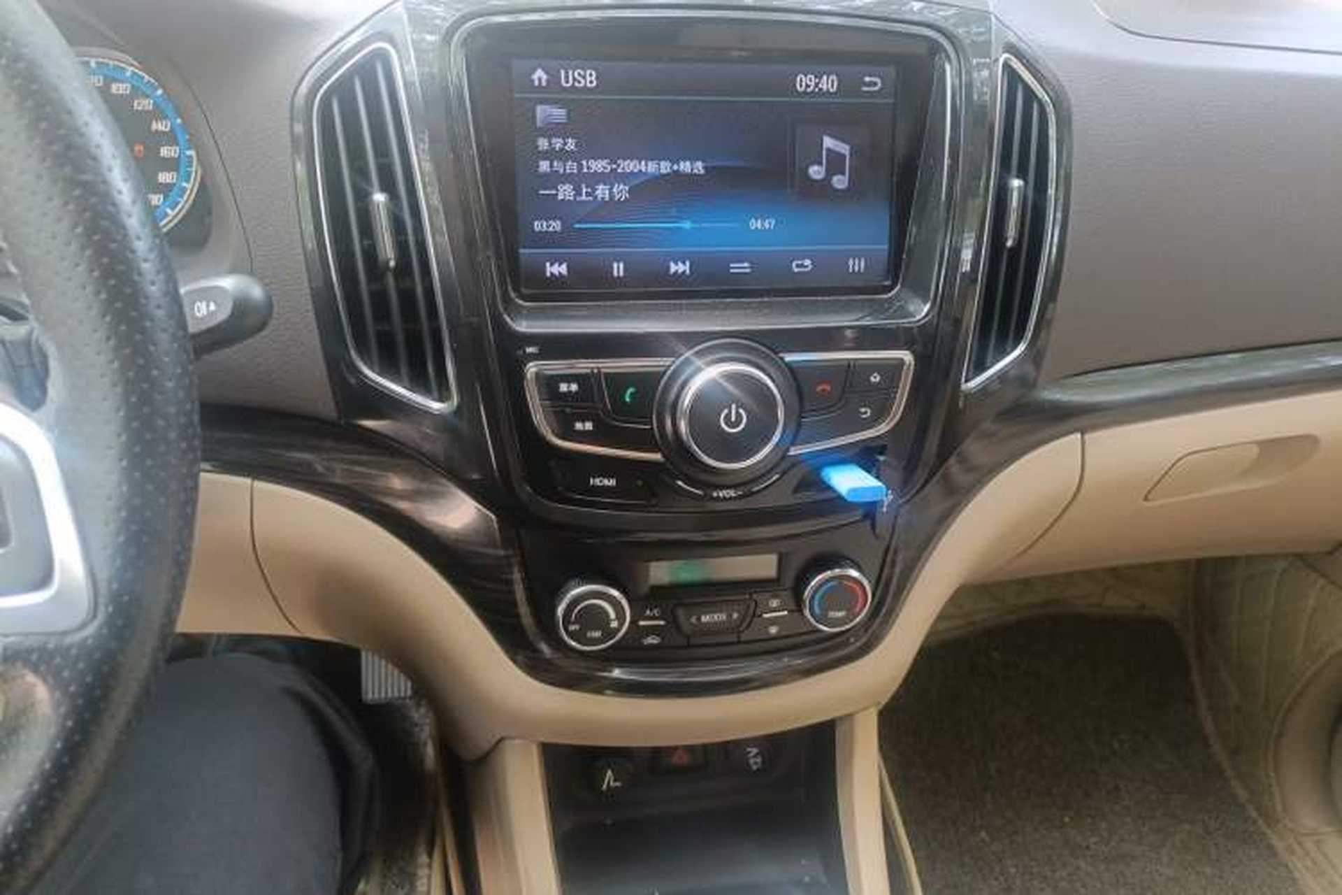 Used Baojun 730 2015 1.8L Manual Luxury Navigation ESP Version 7-seater Audio And AC Panel