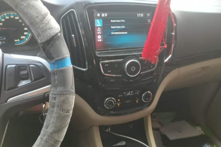 Used Baojun 730 2015 1.8L Manual Luxury Navigation ESP Version 7-seater Audio And AC Panel