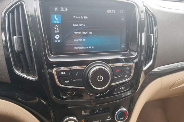 Used Baojun 730 2015 1.8L Manual Luxury Navigation ESP Version 7-seater Audio And AC Panel