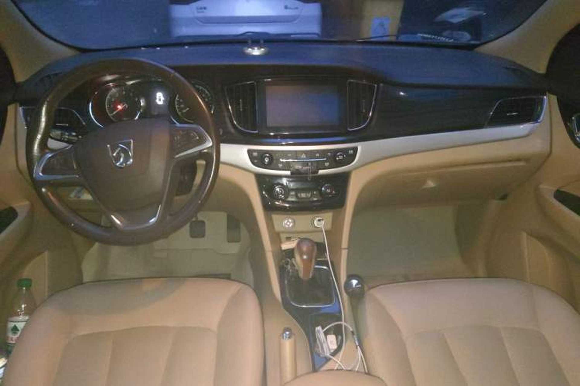 Used Baojun 730 2015 1.8L Manual Luxury Navigation ESP Version 7-seater Center Console