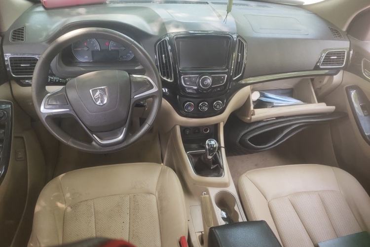 Used Baojun 730 2015 1.8L Manual Comfort ESP Version 7-seater Center Console