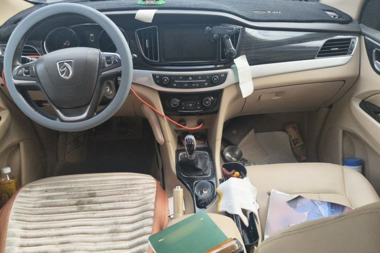 Used Baojun 730 2015 1.8L Manual Luxury Navigation ESP Version 7-seater Center Console