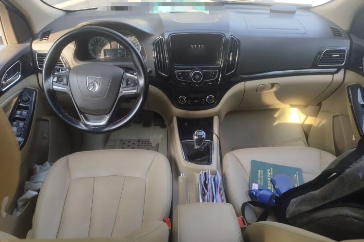 Used Baojun 730 2015 1.8L Manual Luxury Navigation ESP Version 7-seater Center Console