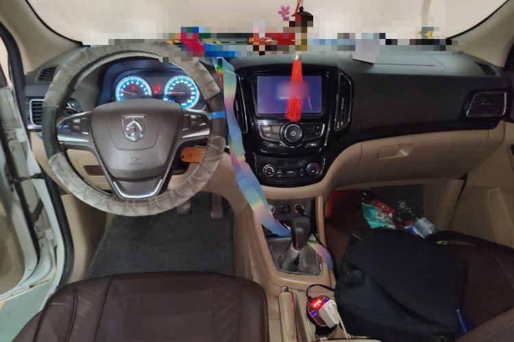 Used Baojun 730 2015 1.8L Manual Luxury Navigation ESP Version 7-seater Center Console