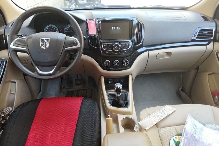 Used Baojun 730 2015 1.8L Manual Comfort ESP Version 7-seater Center Console