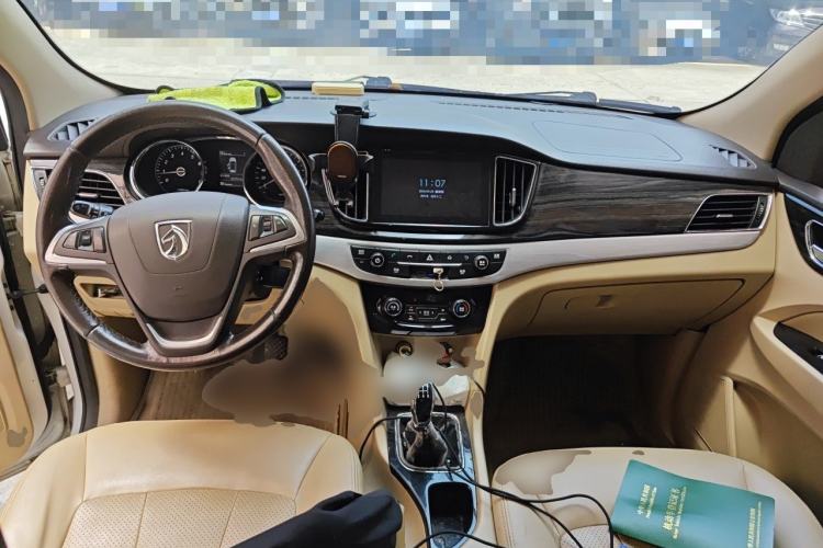 Used Baojun 730 2015 1.8L Manual Luxury Navigation ESP Version 7-seater Center Console