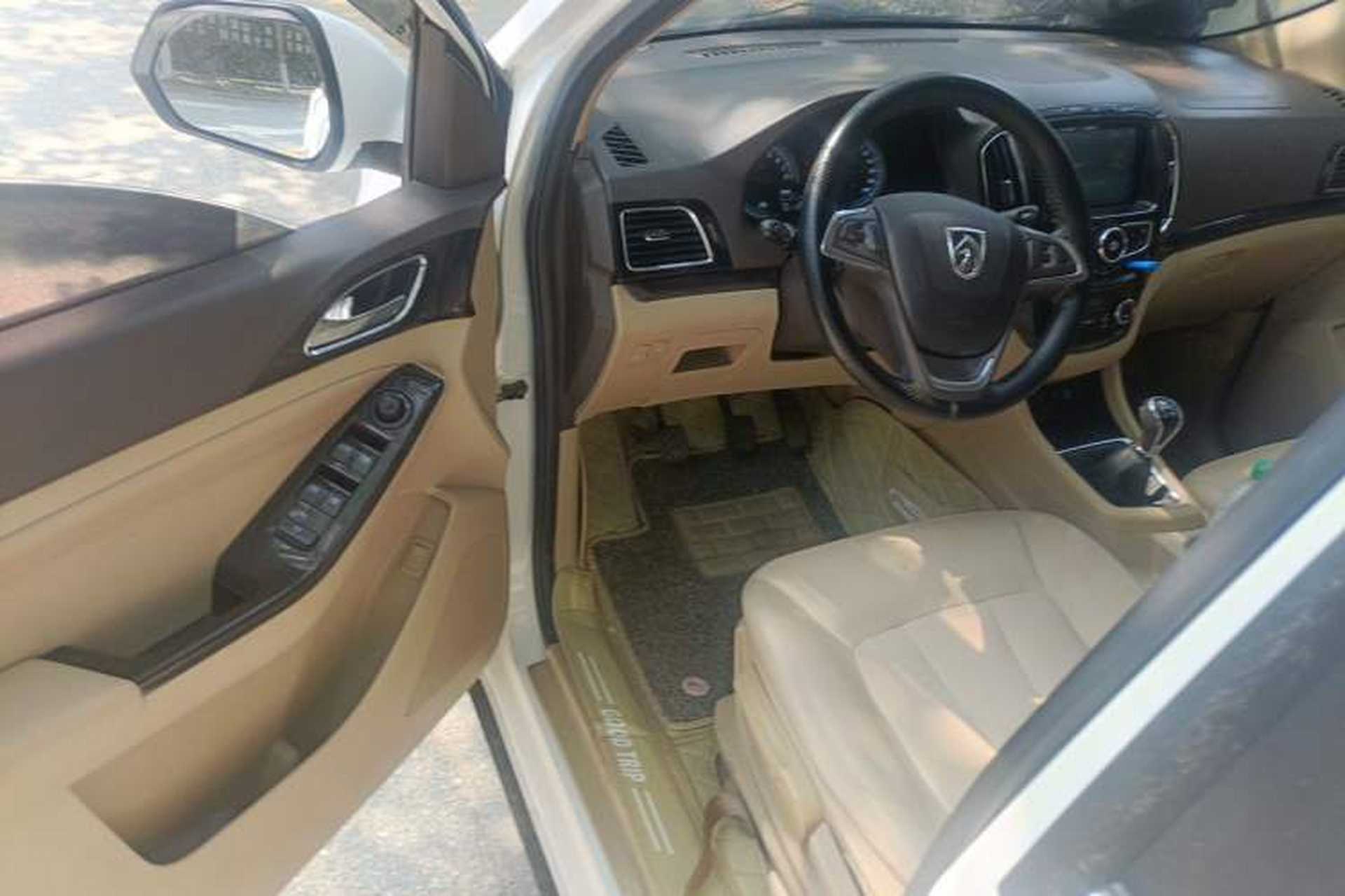 Used Baojun 730 2015 1.8L Manual Luxury Navigation ESP Version 7-seater Driver Seat