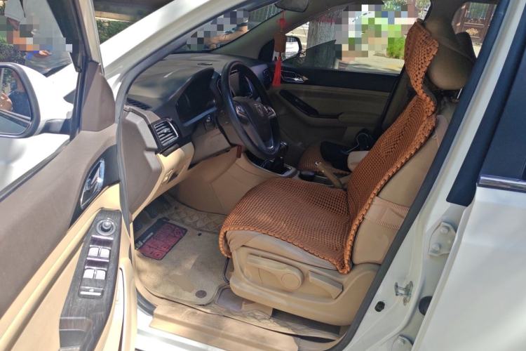 Used Baojun 730 2015 1.8L Manual Luxury Navigation ESP Version 7-seater Driver Seat