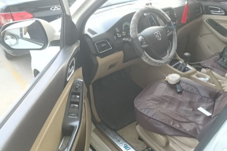 Used Baojun 730 2015 1.8L Manual Luxury Navigation ESP Version 7-seater Driver Seat