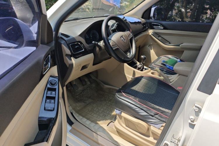 Used Baojun 730 2015 1.8L Manual Comfort ESP Version 7-seater Driver Seat