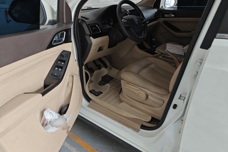 Used Baojun 730 2015 1.8L Manual Comfort ESP Version 7-seater Driver Seat