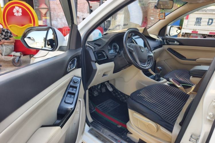 Used Baojun 730 2015 1.8L Manual Luxury Navigation ESP Version 7-seater Driver Seat