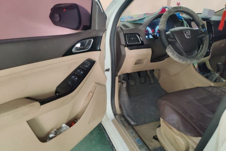 Used Baojun 730 2015 1.8L Manual Luxury Navigation ESP Version 7-seater Driver Seat