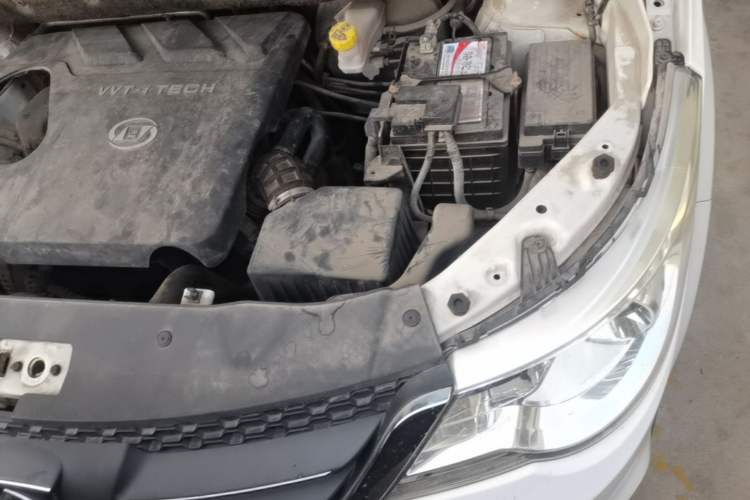 Used Baojun 730 2015 1.8L Manual Luxury Navigation ESP Version 7-seater Engine Bay Left