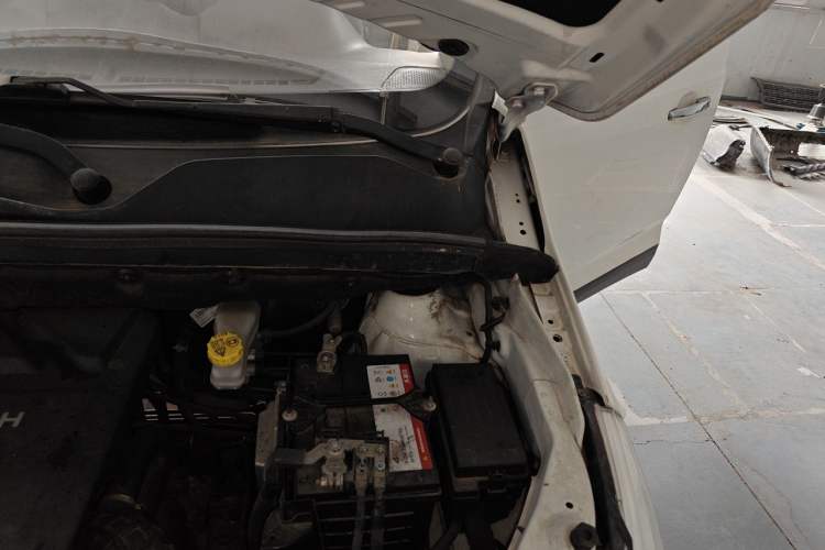 Used Baojun 730 2015 1.8L Manual Comfort ESP Version 7-seater Engine Bay Left