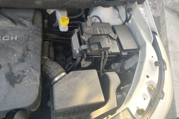 Used Baojun 730 2015 1.8L Manual Luxury Navigation ESP Version 7-seater Engine Bay Left