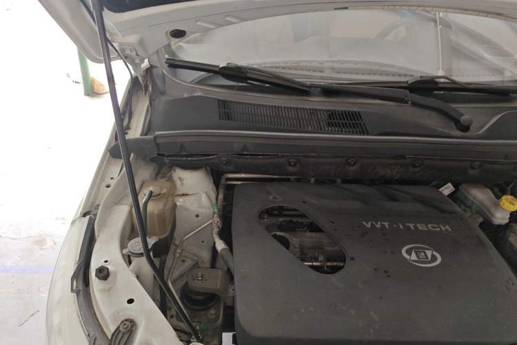 Used Baojun 730 2015 1.8L Manual Comfort ESP Version 7-seater Engine Bay Right