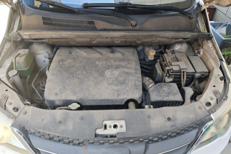 Used Baojun 730 2015 1.8L Manual Comfort ESP Version 7-seater Engine Bay